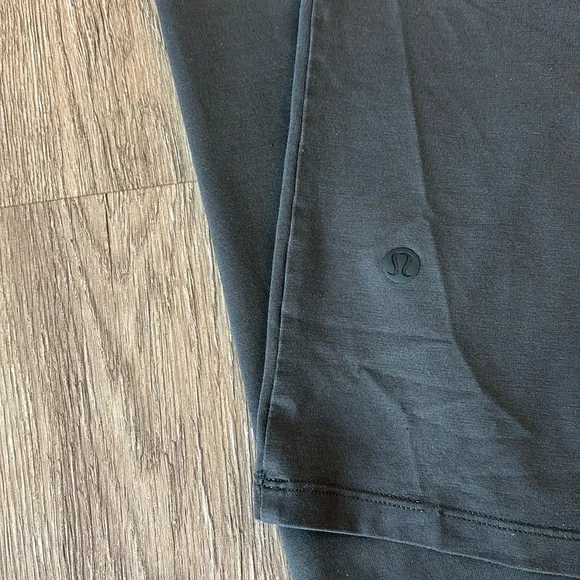 Lululemon oversized fundamental T-shirt. Size L. - Picture 4 of 6